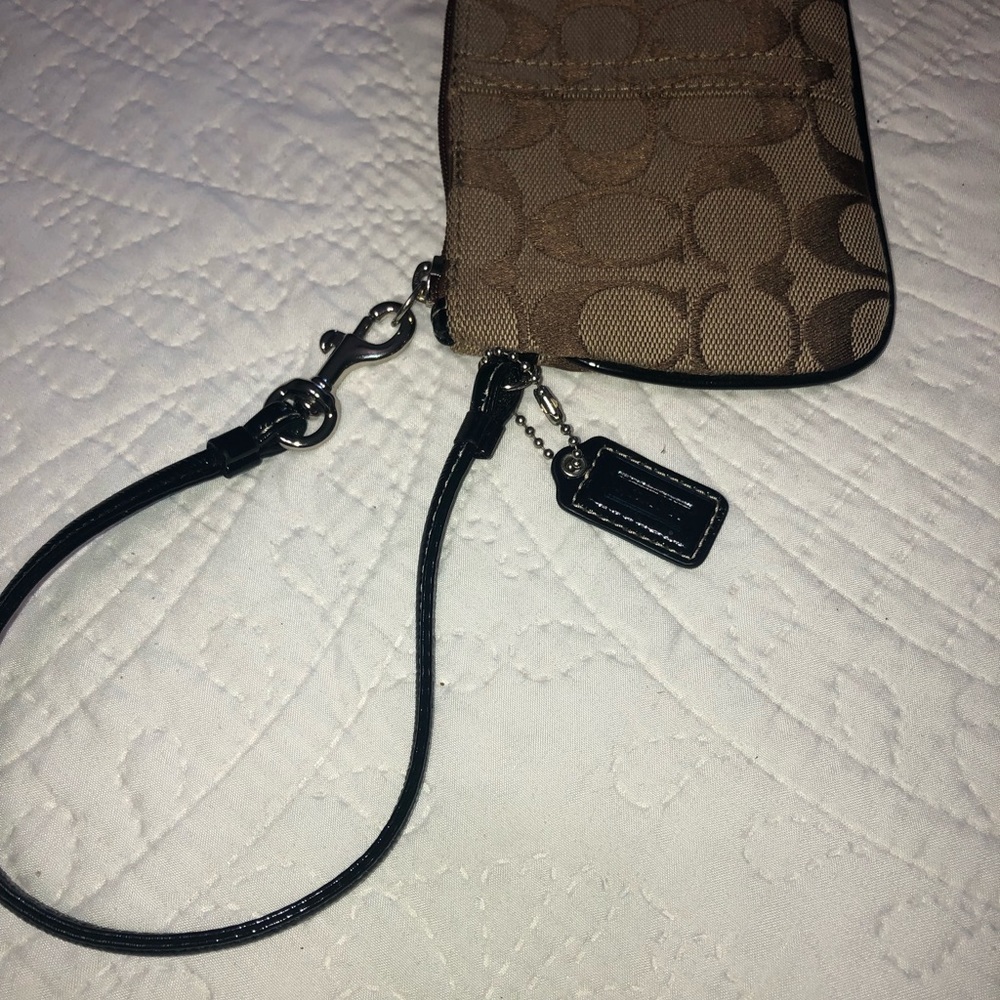 COACH CLASSIC BROWN & TAN WRISTLET PERFECT CONDITION - Picture 5 of 7